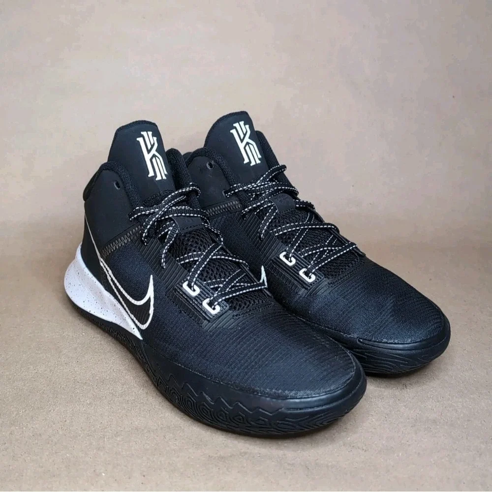 Nike Men's 8.5 Kyrie Flytrap 4‎ Black White Shoes Sneakers Basketball High tops